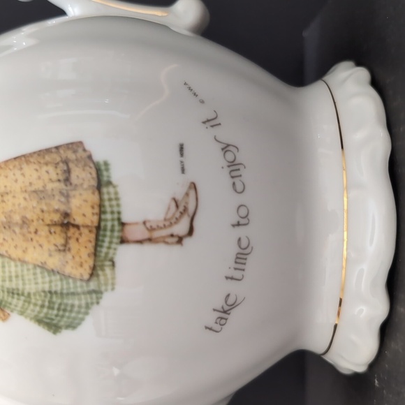 VGT,Holly Hobbie White Porcelain Teapot Features A Young Girl In a Green Dress. - Picture 3 of 12